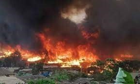 গোলাগুলির পর আগুন রোহিঙ্গা ক্যাম্পে