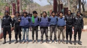 বান্দরবানে প্রশিক্ষণ কমান্ডারসহ ৯ জঙ্গি গ্রেফতার