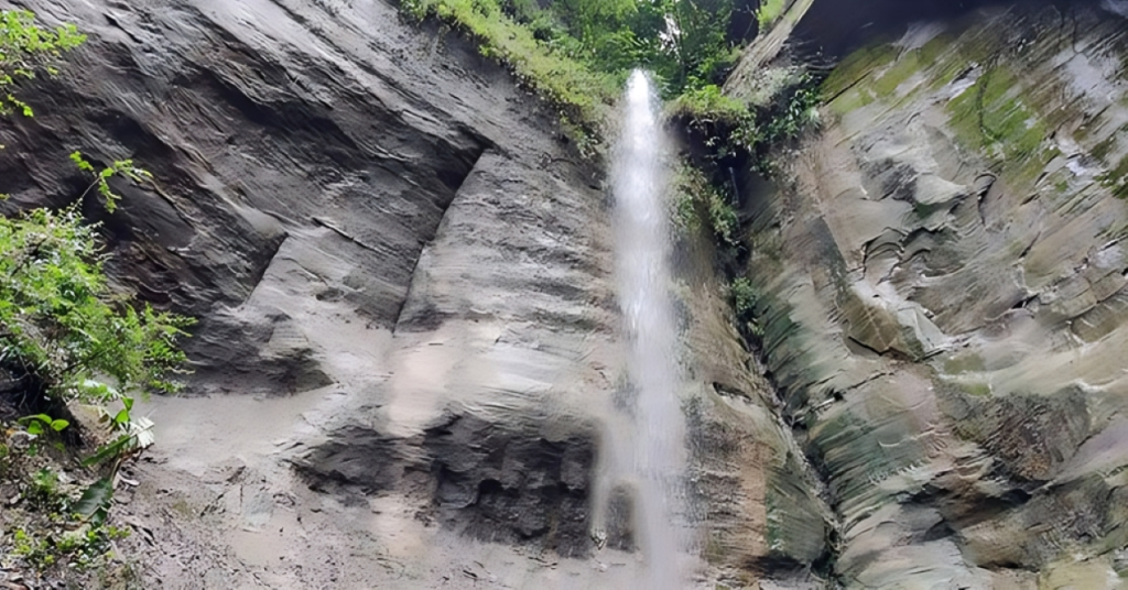 বরইতলী ফাত্রাঝিরি ঝর্ণা