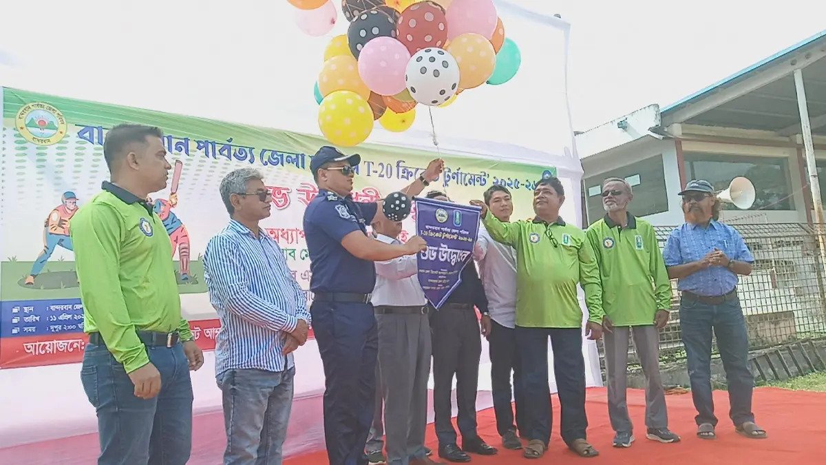 চার ছক্কার ধামাকা: বান্দরবানে পর্দা উঠল পার্বত্য জেলা পরিষদ টি-২০ ক্রিকেট টুর্নামেন্টের